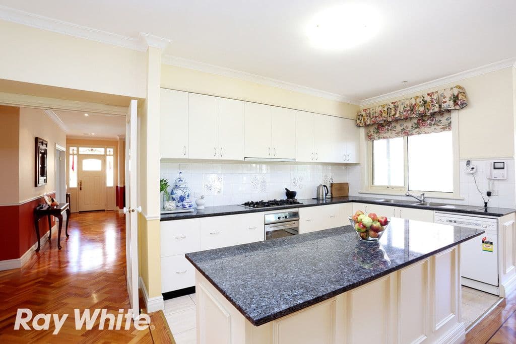 5 Sandover Way, Taylors Lakes VIC 3038, Taylors Lakes - Thumbnail 2