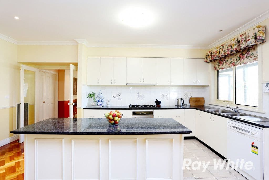 5 Sandover Way, Taylors Lakes VIC 3038, Taylors Lakes - Thumbnail 3