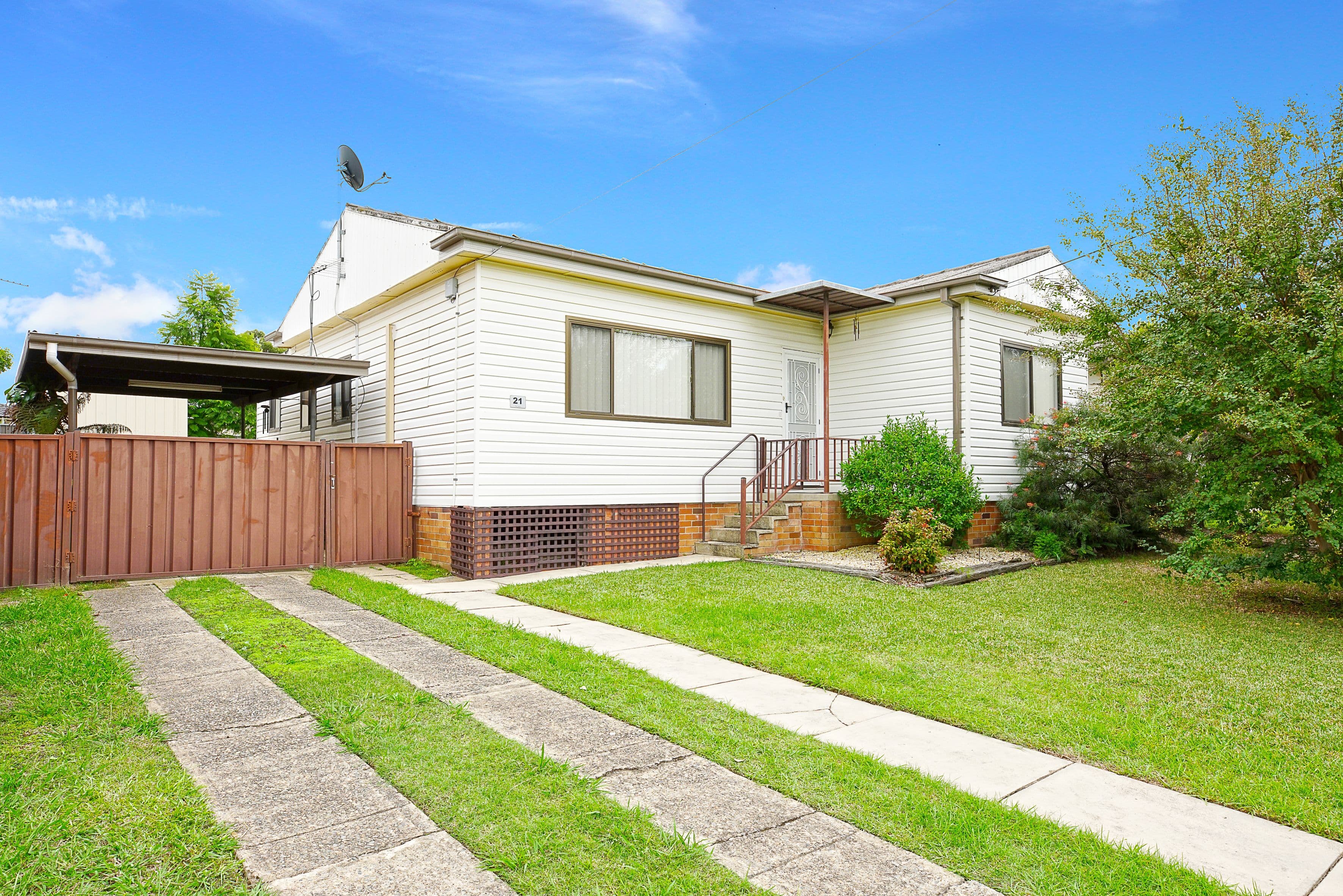 21 Worcester Road, Cambridge Park - Image 1