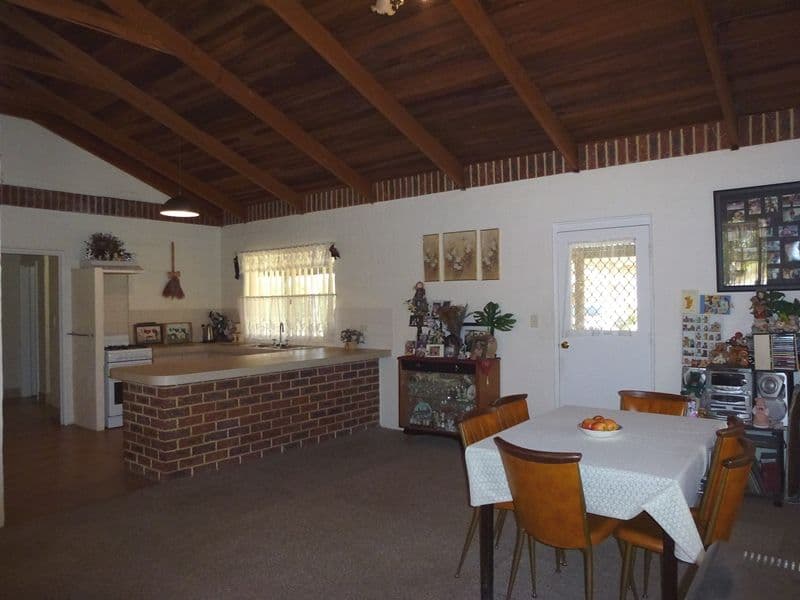 4 Deanhead Street, BULLSBROOK WA 6084, Bullsbrook - Thumbnail 4