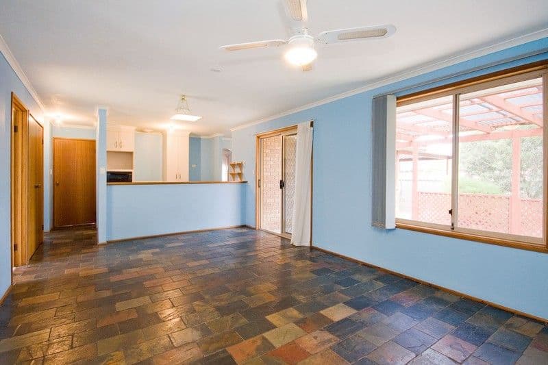 4 Crown Crescent, PARALOWIE SA 5108, Paralowie - Thumbnail 2