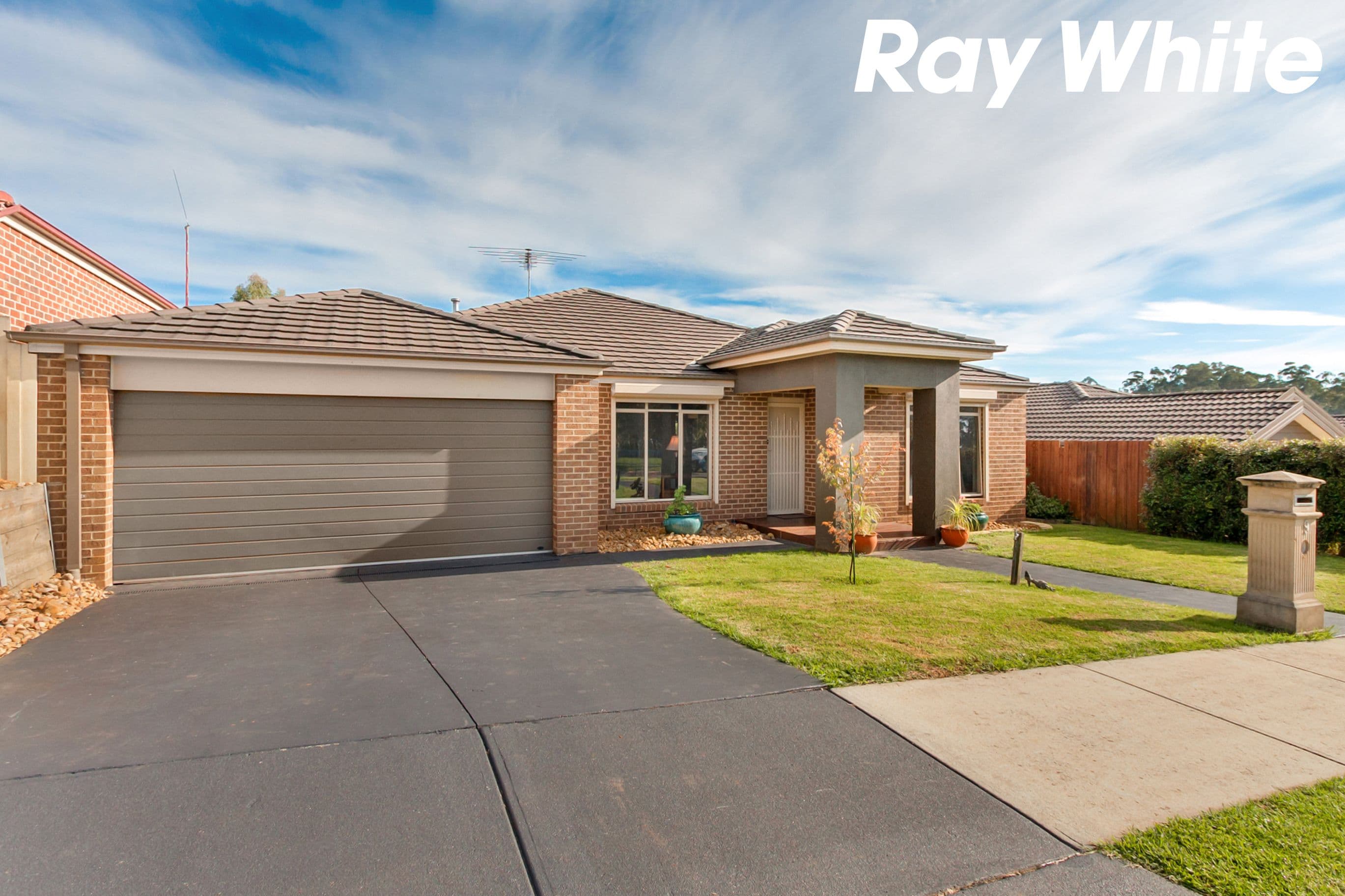 9 Rivendale Crescent, Drouin VIC 3818, Drouin - Image 1