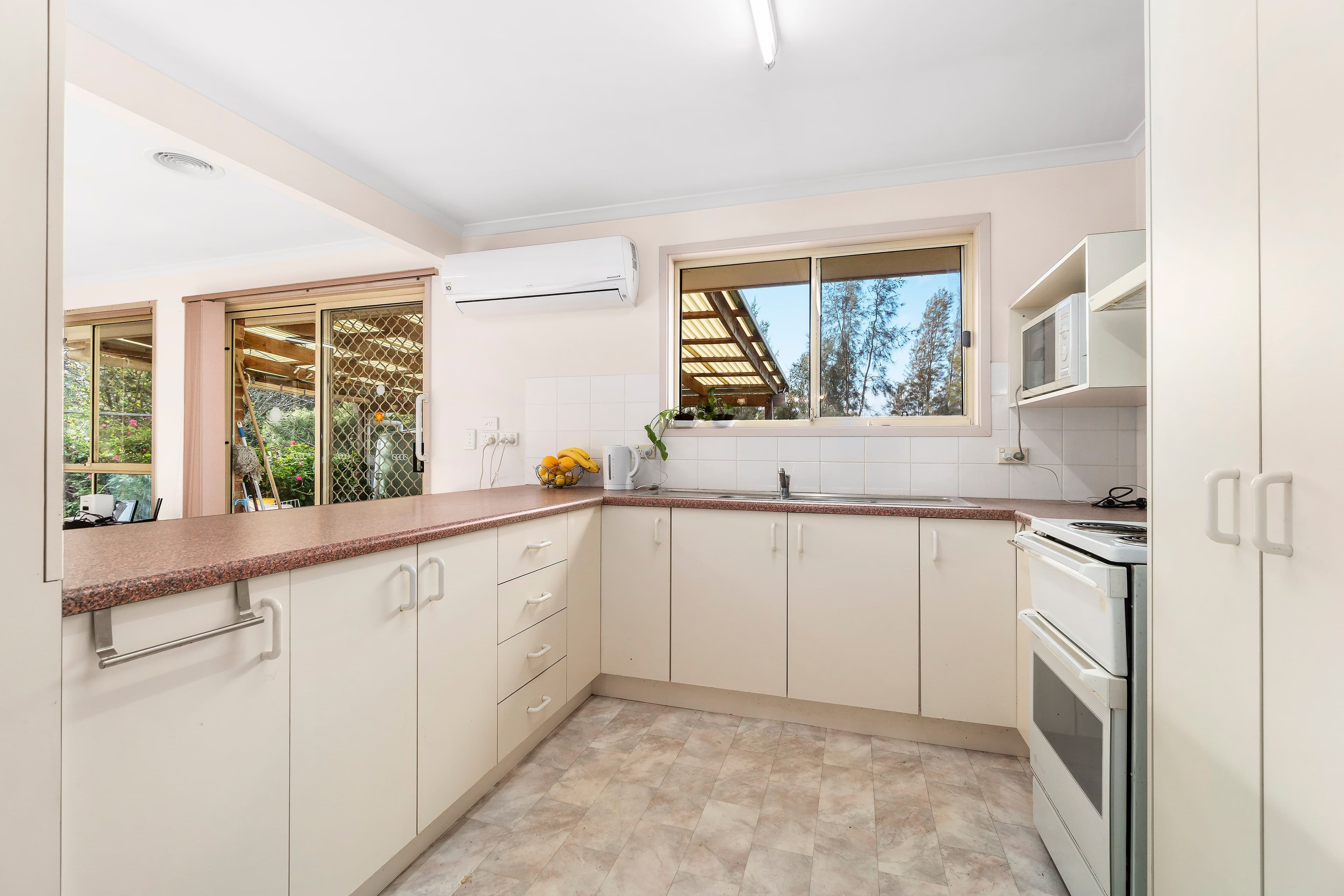 52 Valleyview Drive, Rowville VIC 3178, Rowville - Thumbnail 3
