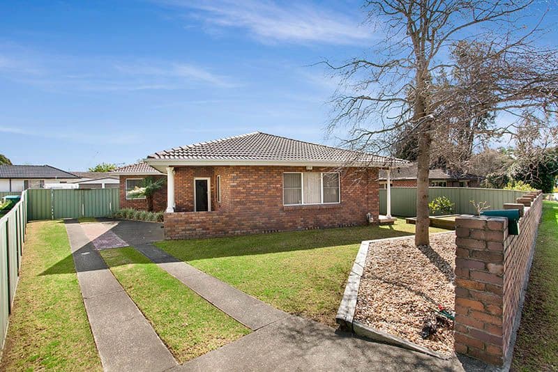 27 Central Avenue, Oak Flats - Image 1