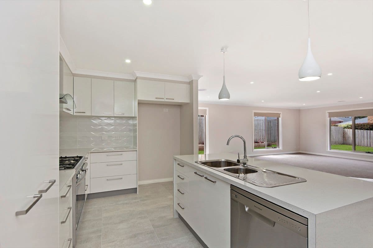 17 Adriana Crescent, Warrnambool VIC 3280, Warrnambool - Thumbnail 2