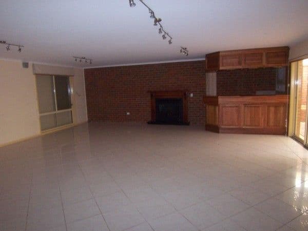 36 Oakwood Drive, CARRUM DOWNS VIC 3201, Carrum Downs - Thumbnail 3