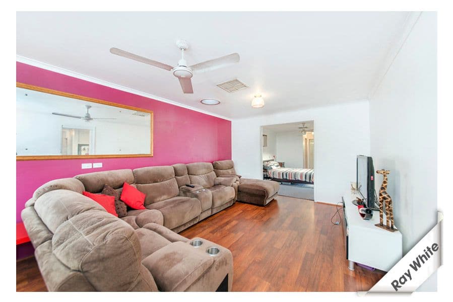 1 Cathcart Close, CHISHOLM ACT 2905, Chisholm - Thumbnail 2