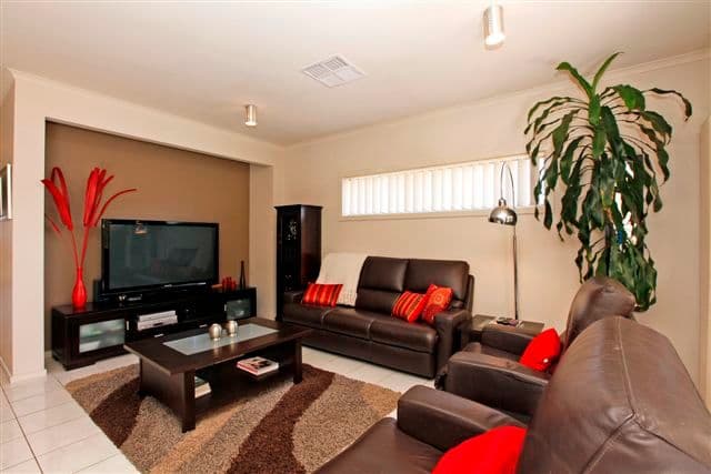 30 Hoxton Crescent, CRAIGIEBURN VIC 3064, Craigieburn - Thumbnail 2