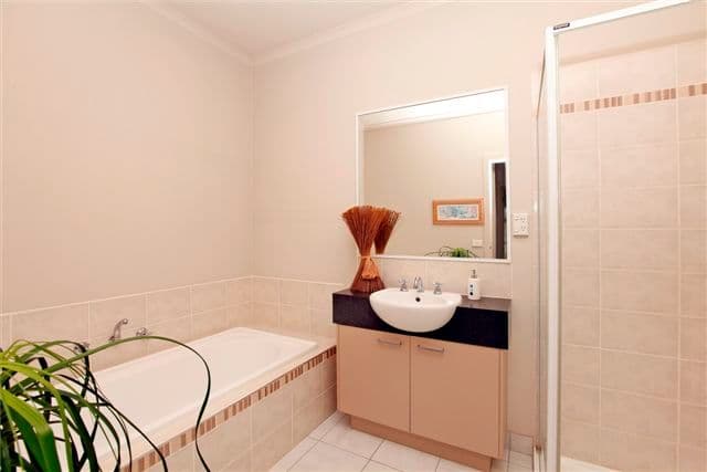 30 Hoxton Crescent, CRAIGIEBURN VIC 3064, Craigieburn - Thumbnail 5