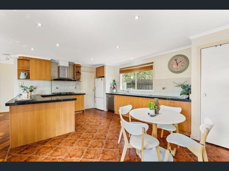 8 Darbyshire Road, Mount Waverley VIC 3149, Mount Waverley - Thumbnail 2