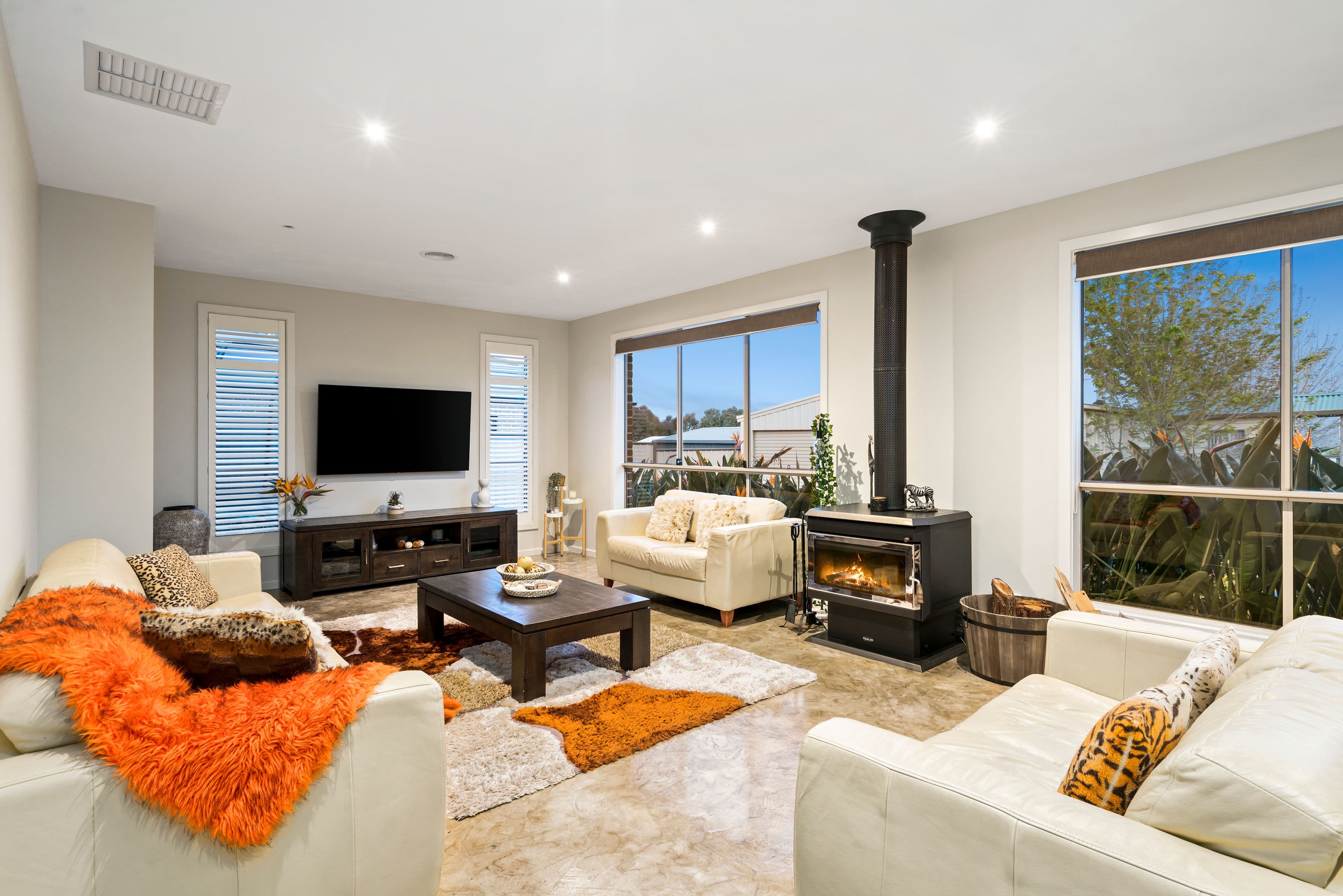 11 Roseberry Avenue, Sunbury VIC 3429, Sunbury - Thumbnail 2