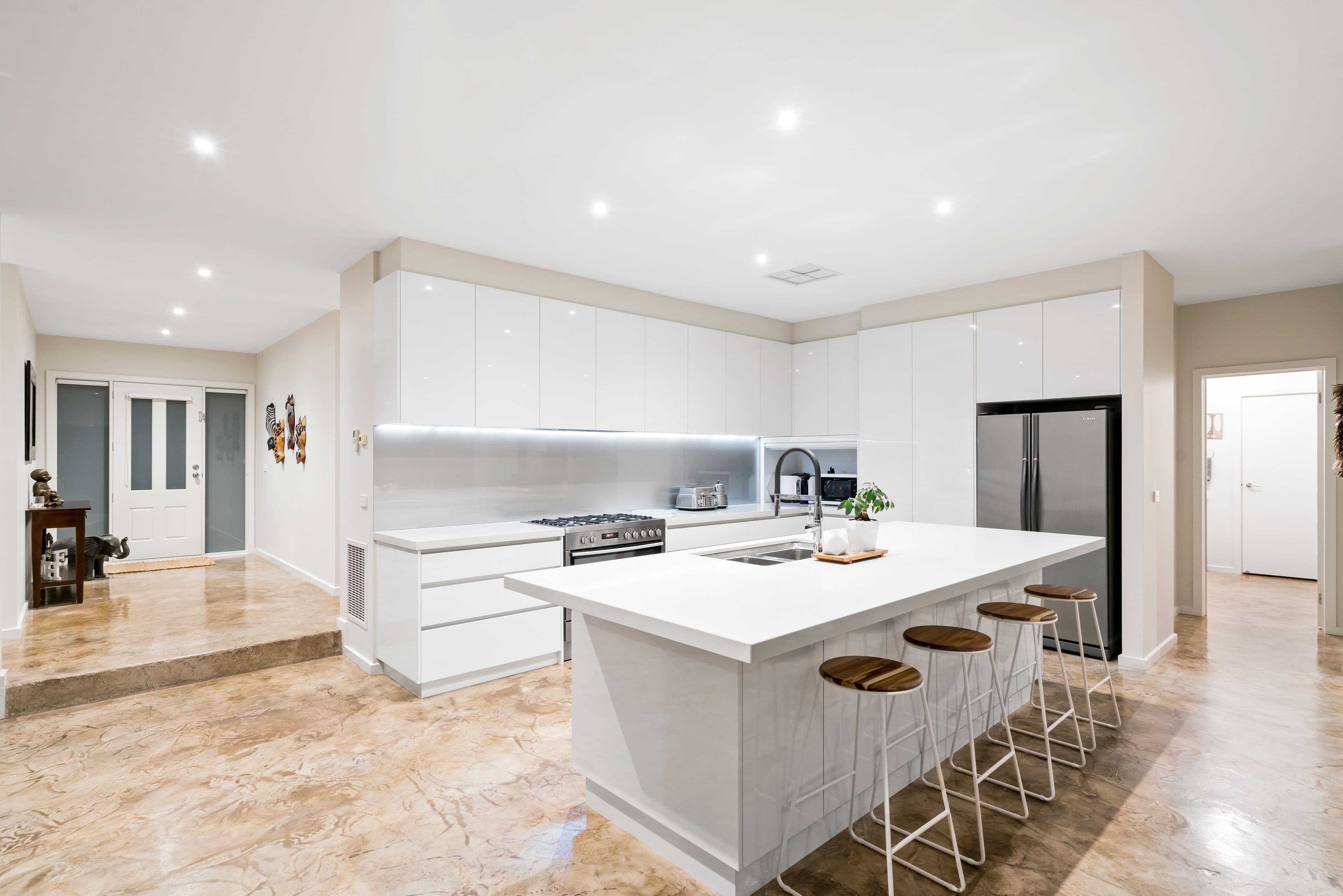 11 Roseberry Avenue, Sunbury VIC 3429, Sunbury - Thumbnail 4