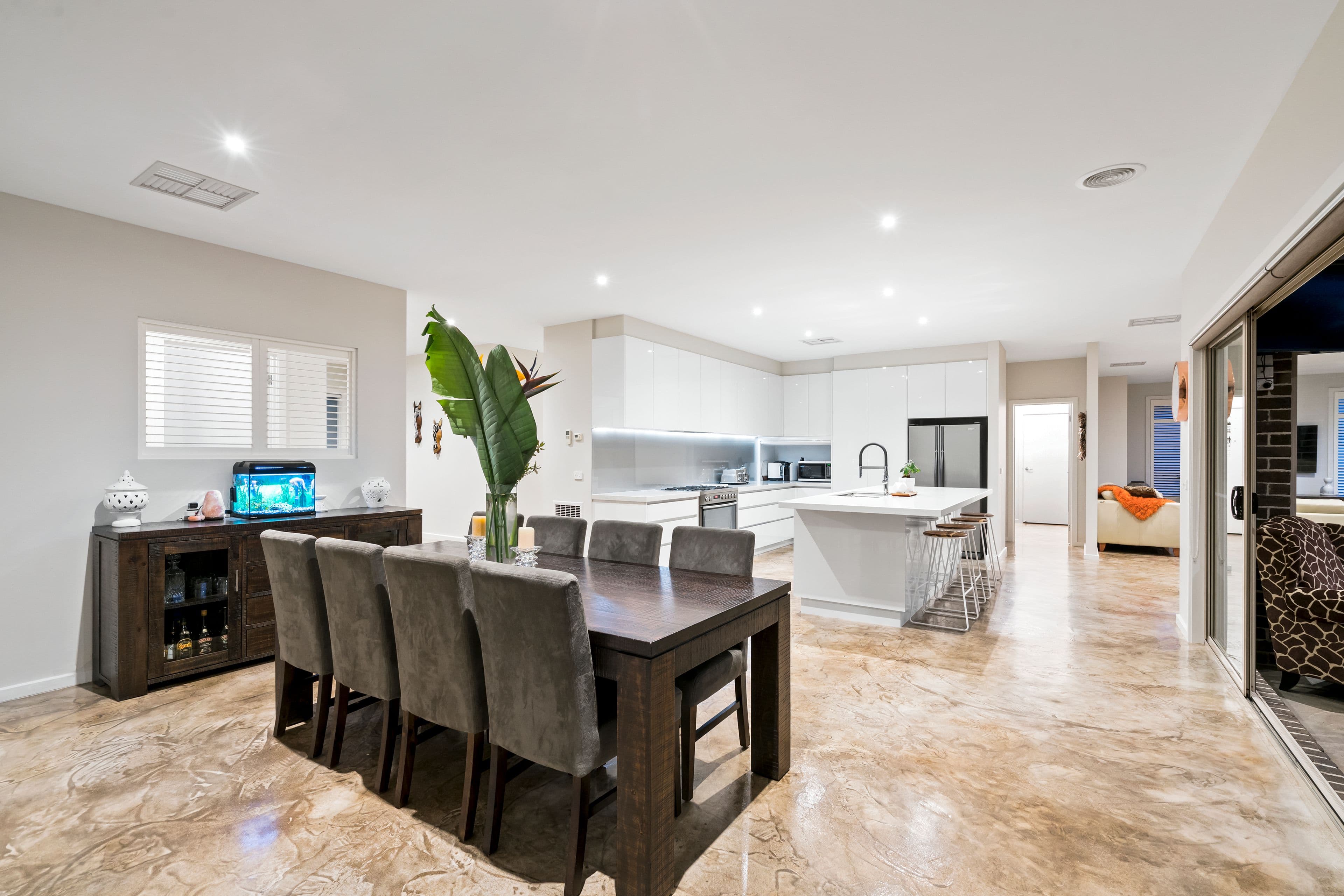 11 Roseberry Avenue, Sunbury VIC 3429, Sunbury - Thumbnail 5