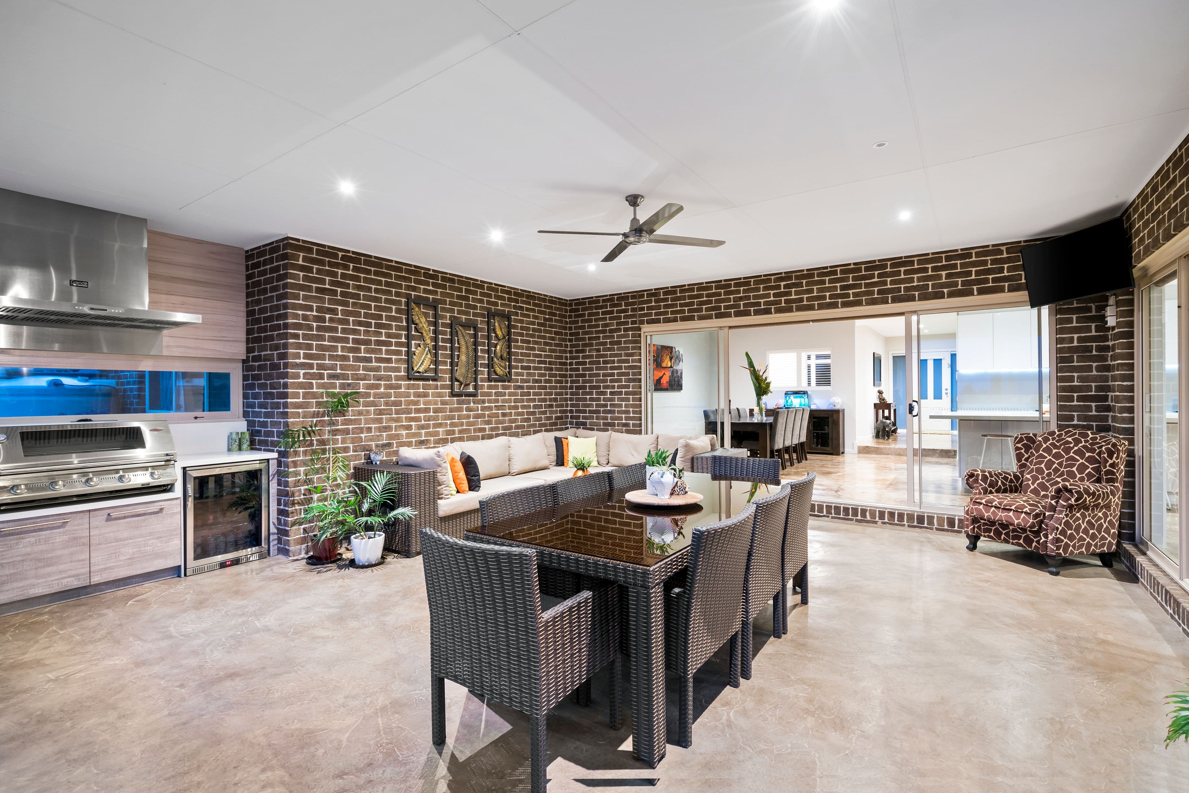 11 Roseberry Avenue, Sunbury VIC 3429, Sunbury - Thumbnail 6