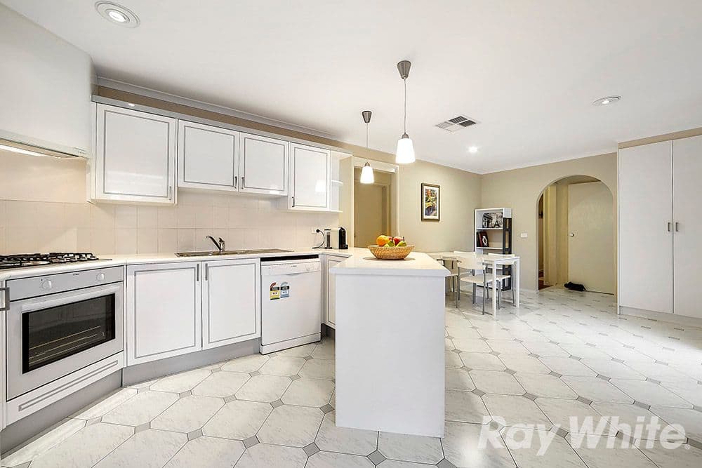 2 Gyton Avenue, Glen Waverley VIC 3150, Glen Waverley - Thumbnail 2