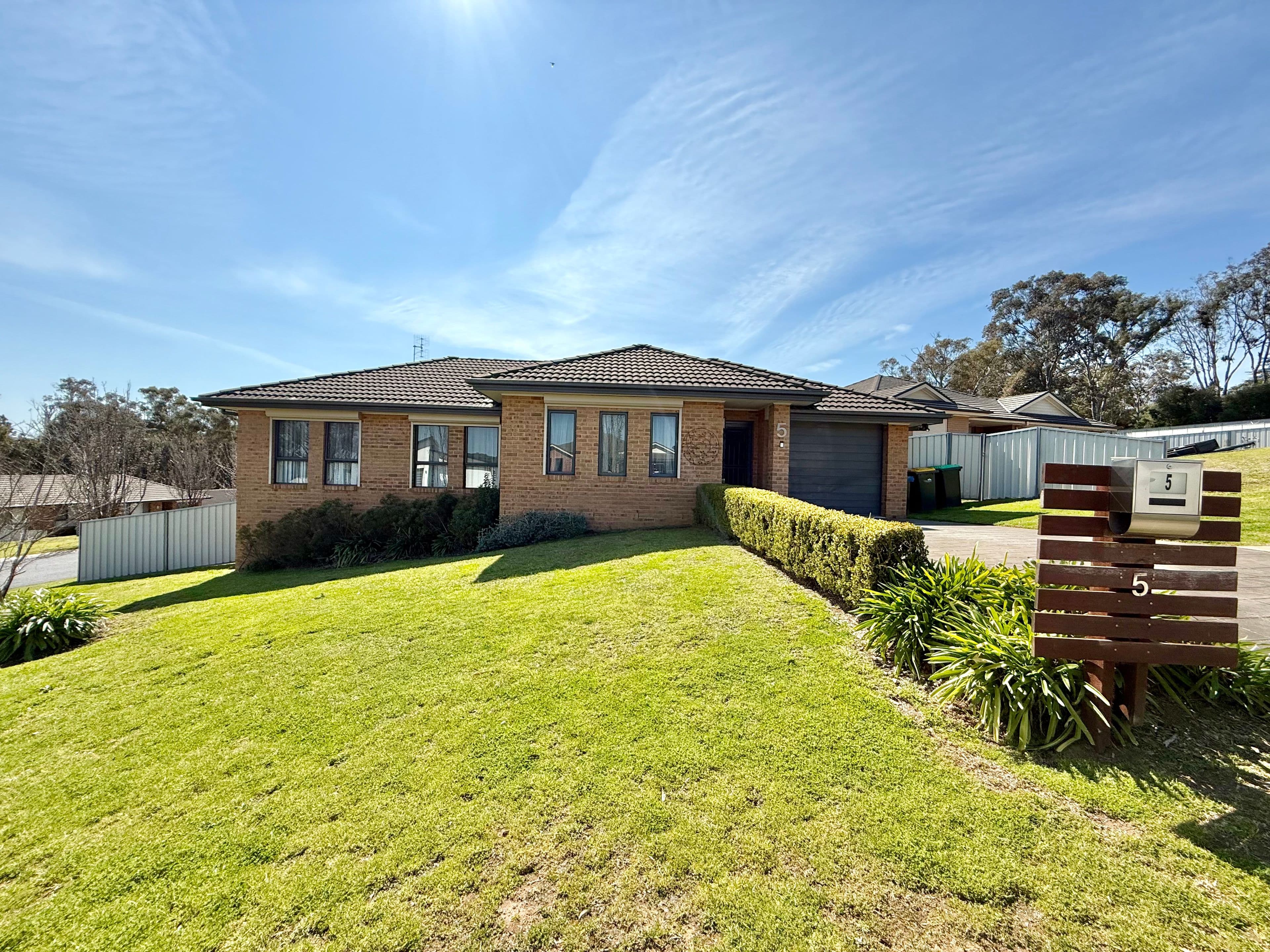5 Henry Place, Young NSW 2594, Young - Image 1
