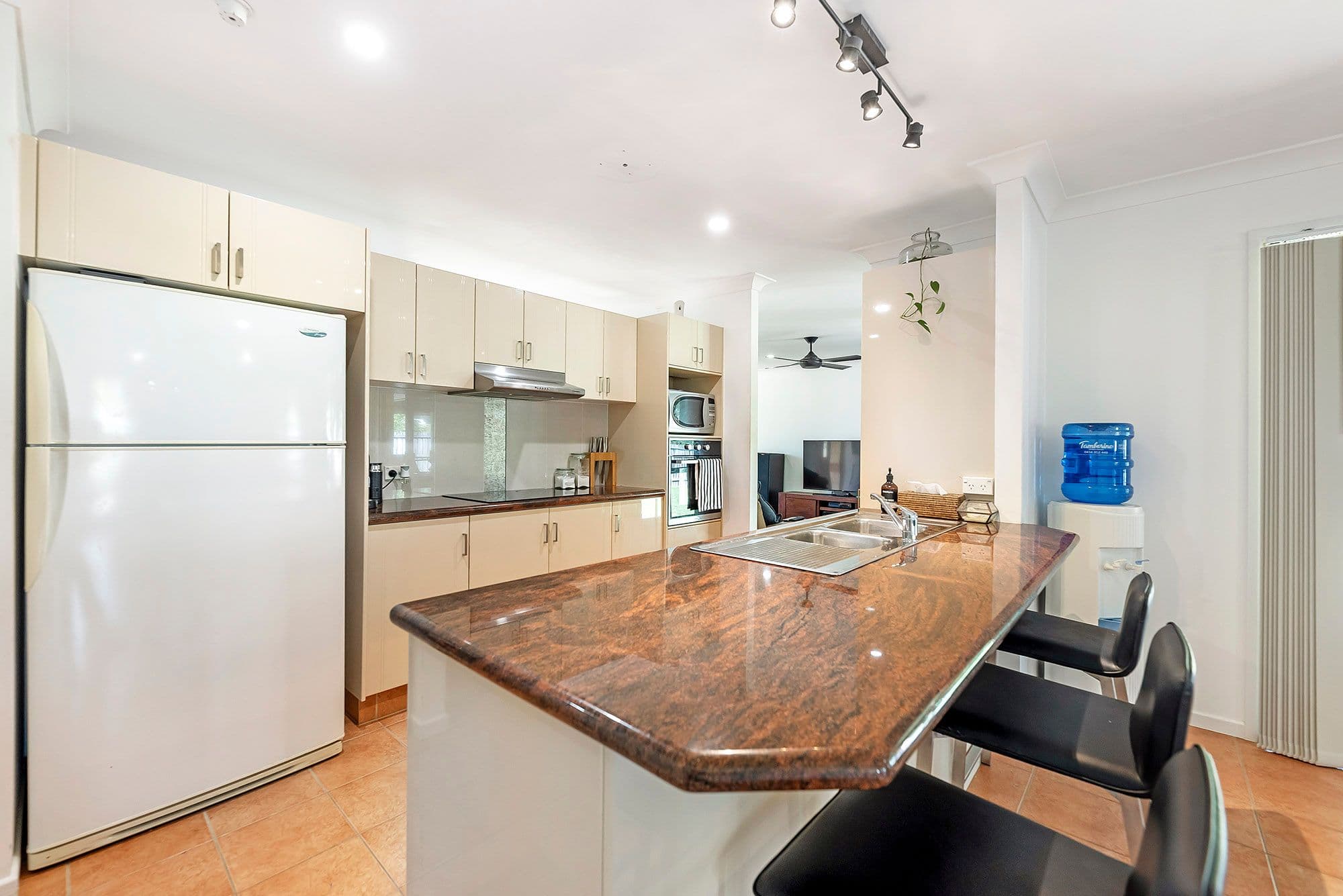 4 Elsa Court, Mudgeeraba QLD 4213, Mudgeeraba - Thumbnail 2