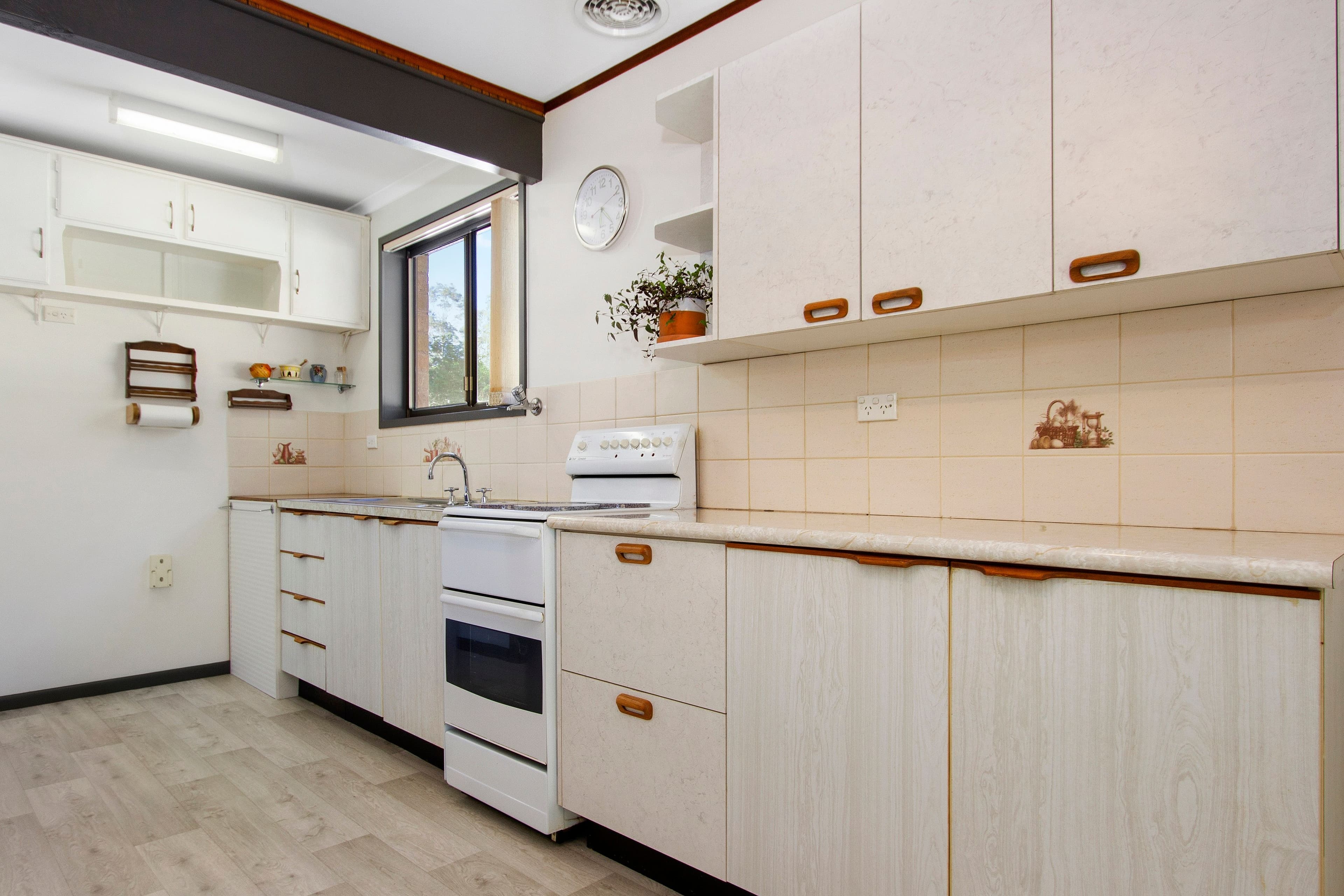 36 Christopher Crescent, Batehaven - Thumbnail 3