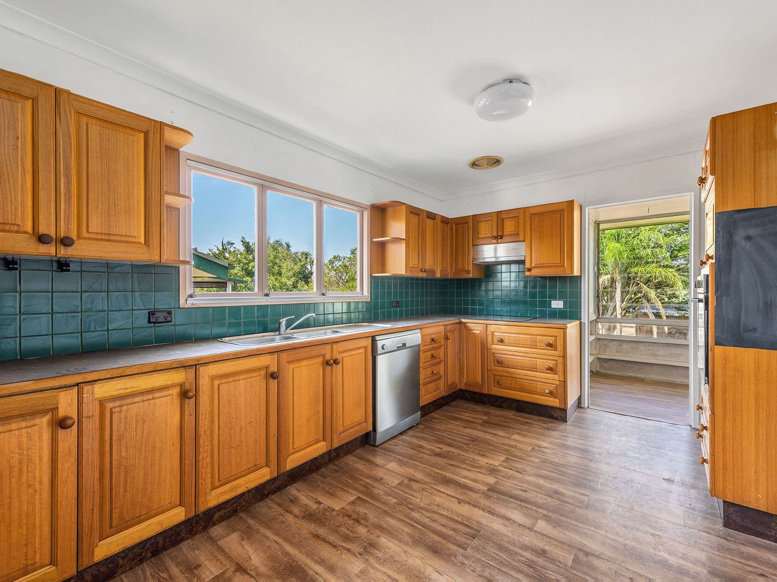 33 Kordick Street, Carina QLD 4152, Carina - Thumbnail 2