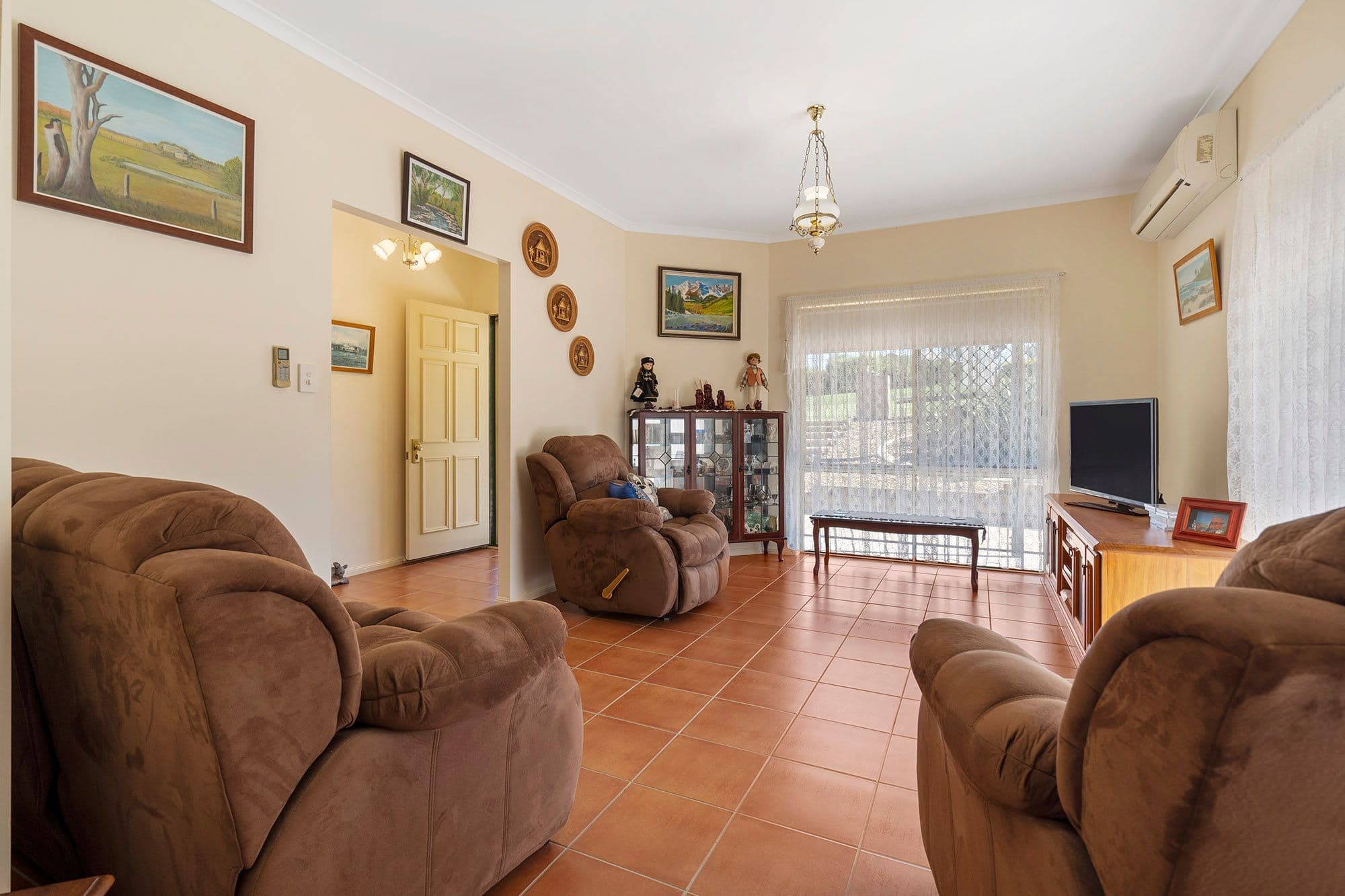 167 Lakes Drive, Laidley Heights QLD 4341, Laidley Heights - Thumbnail 4