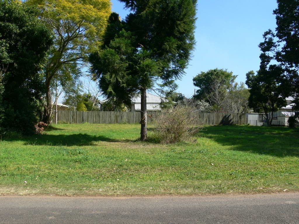 11 Francis Terrace, ESK QLD 4312, Esk - Thumbnail 2