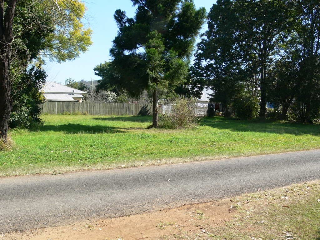 11 Francis Terrace, ESK QLD 4312, Esk - Thumbnail 3
