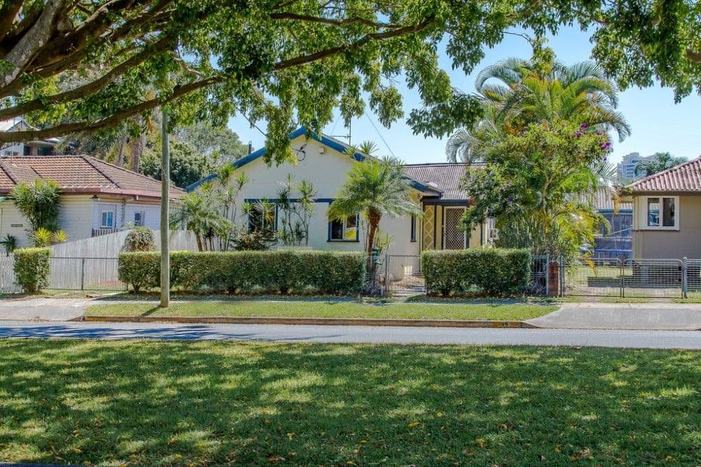 19 Walton Street, SOUTHPORT QLD 4215, Southport - Thumbnail 2