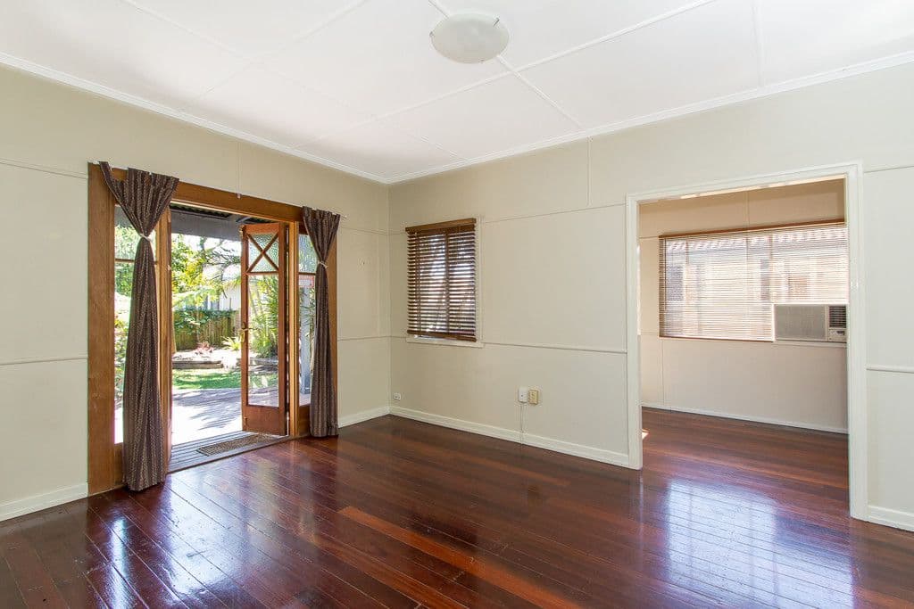 19 Walton Street, SOUTHPORT QLD 4215, Southport - Thumbnail 3