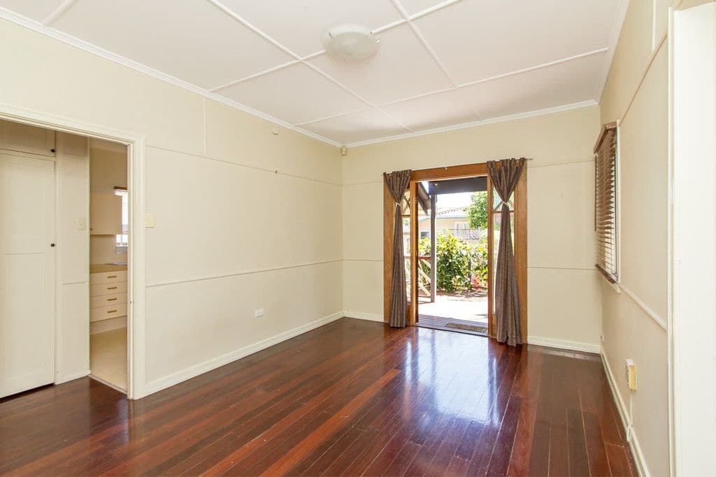 19 Walton Street, SOUTHPORT QLD 4215, Southport - Thumbnail 4