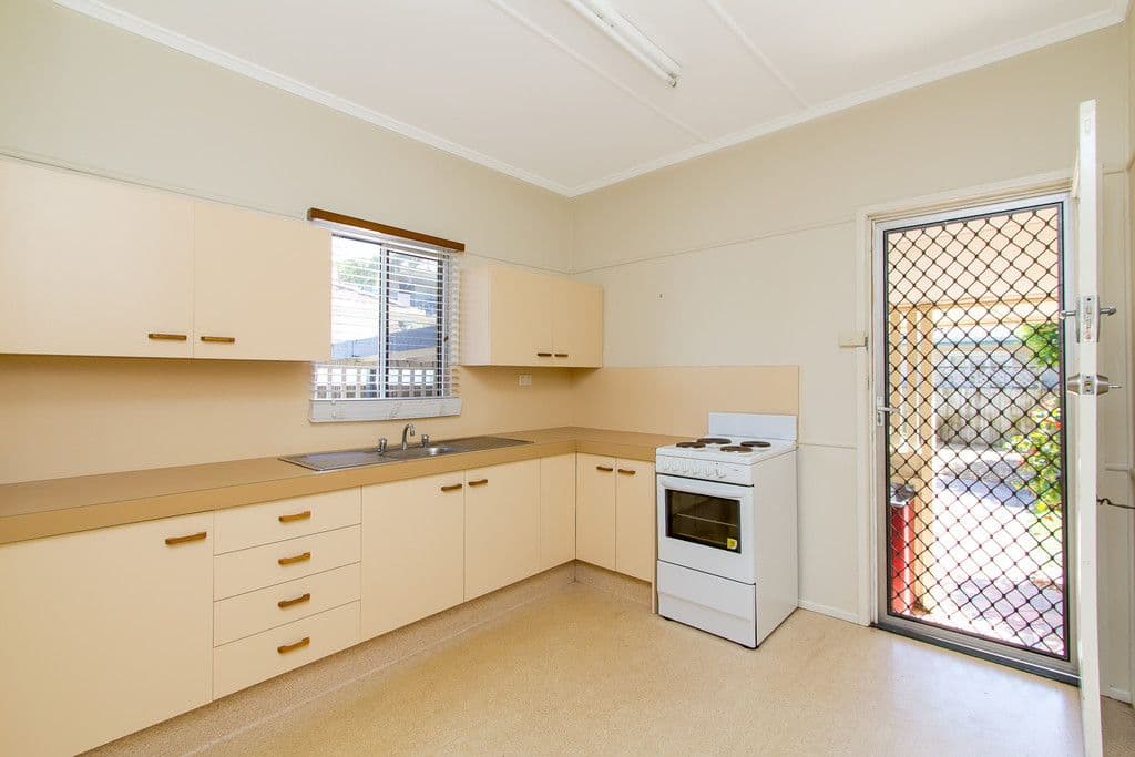 19 Walton Street, SOUTHPORT QLD 4215, Southport - Thumbnail 5