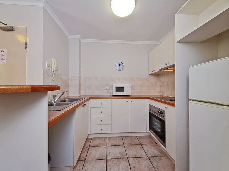 22 'Portobello' 2607 Gold Coast Highway, MERMAID BEACH QLD 4218, Mermaid Beach - Thumbnail 3