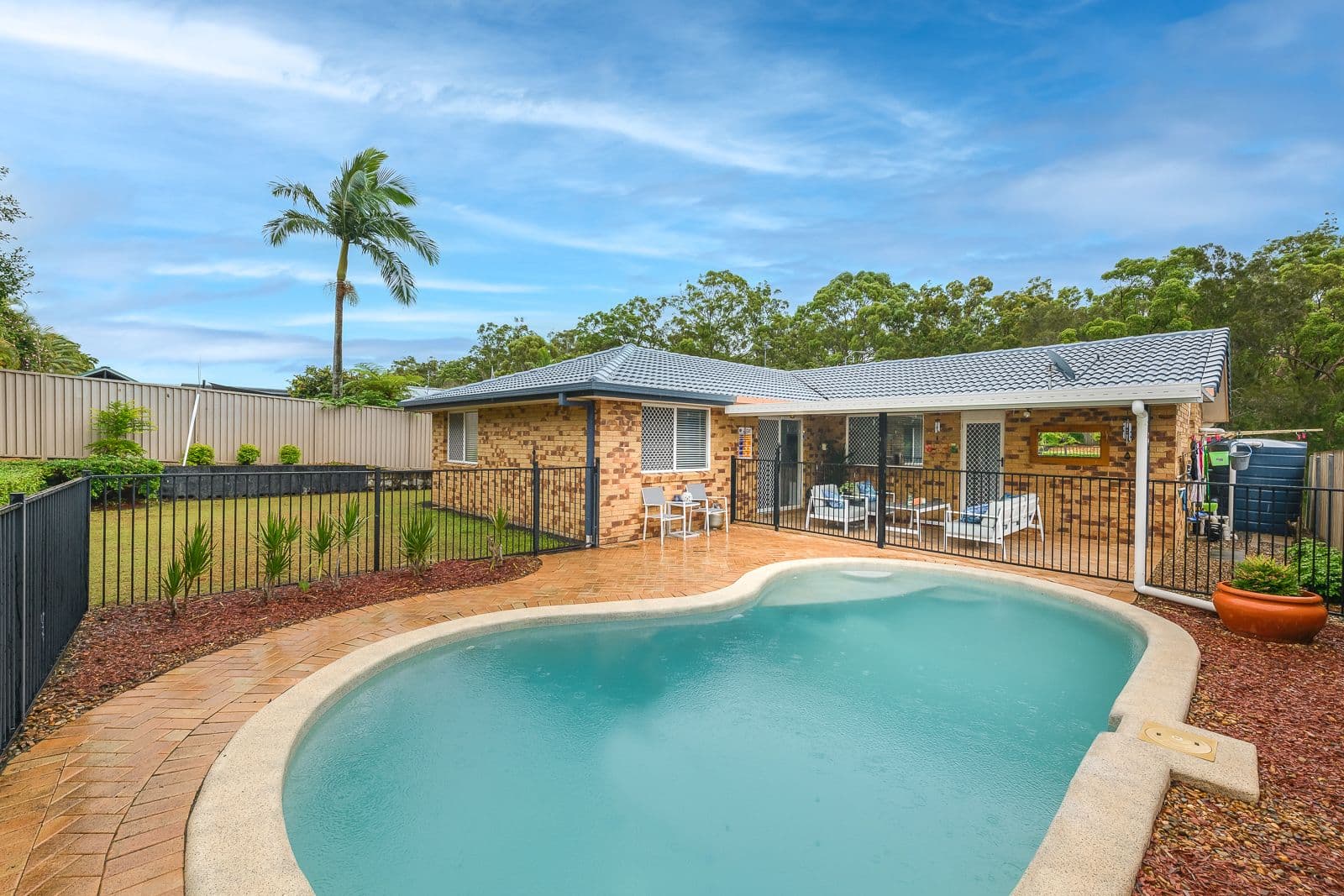 19 Captain Cook Close, Arundel QLD 4214, Arundel - Thumbnail 2