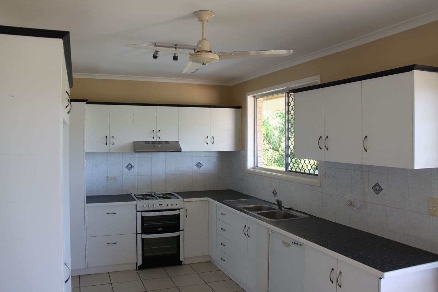 9 Wedge Street, Tannum Sands QLD 4680, Tannum Sands - Thumbnail 6