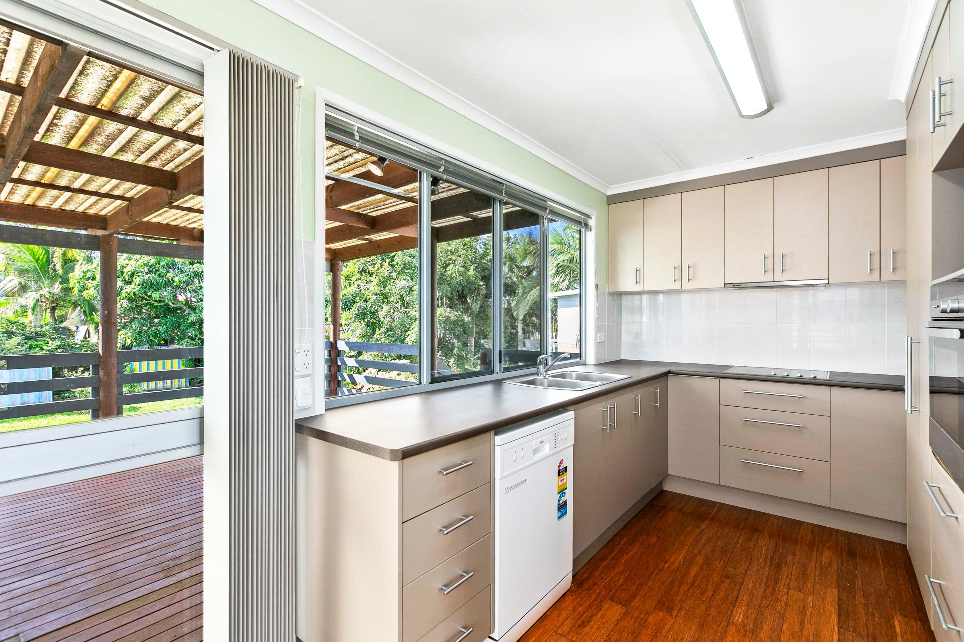 6 Paradise Street, Point Vernon QLD 4655, Point Vernon - Thumbnail 7