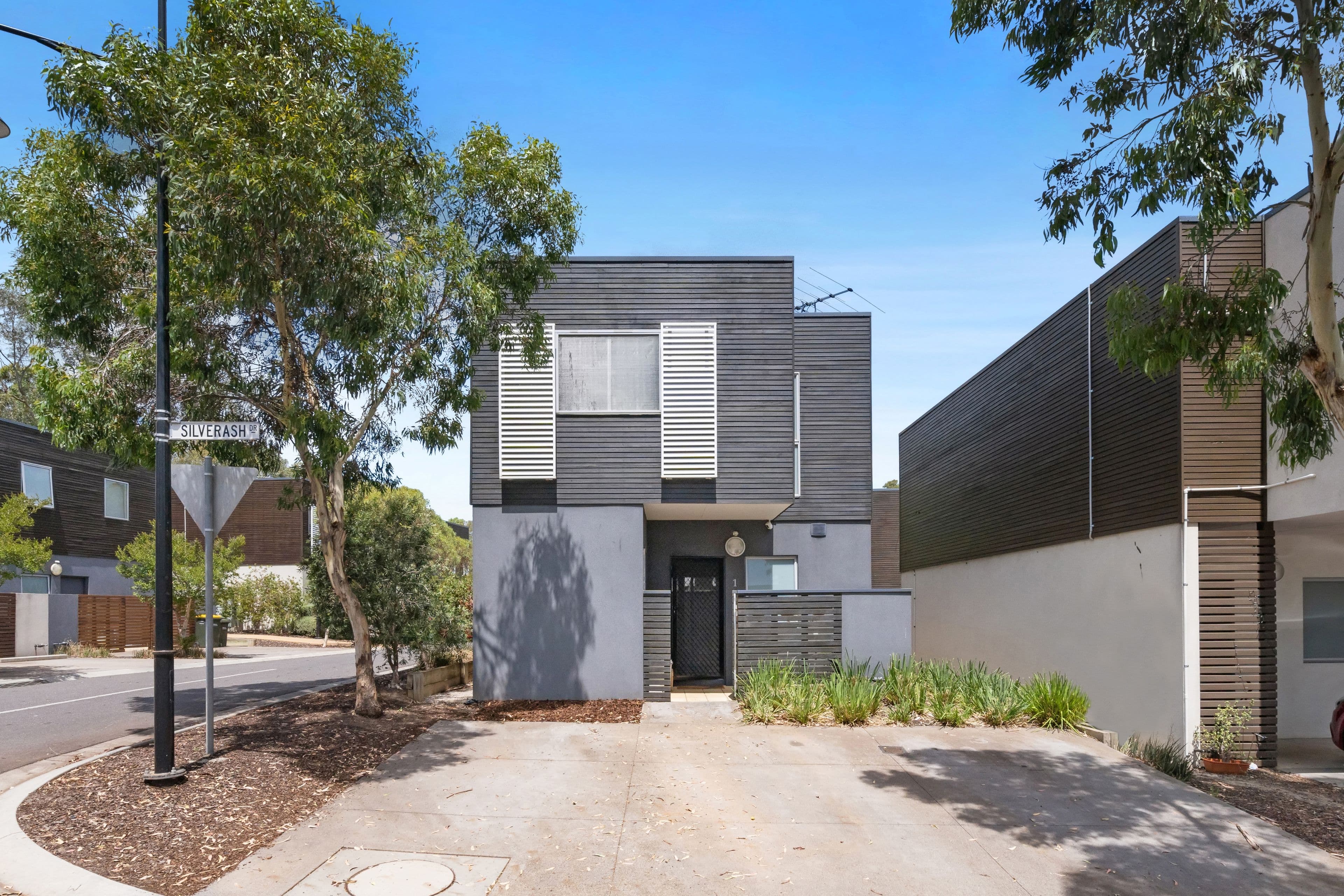 1 Silverash Drive, Bundoora VIC 3083, Bundoora - Thumbnail 2