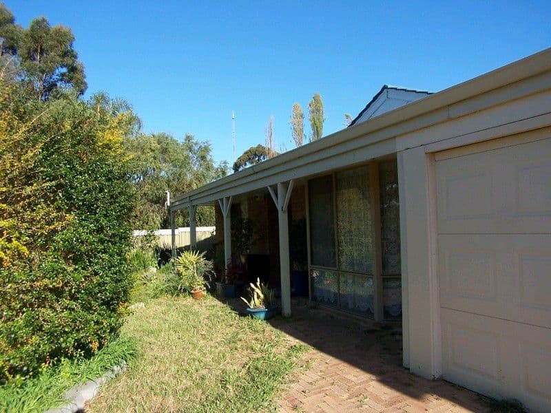 24 rootes Road, LESMURDIE WA 6076, Lesmurdie - Thumbnail 2