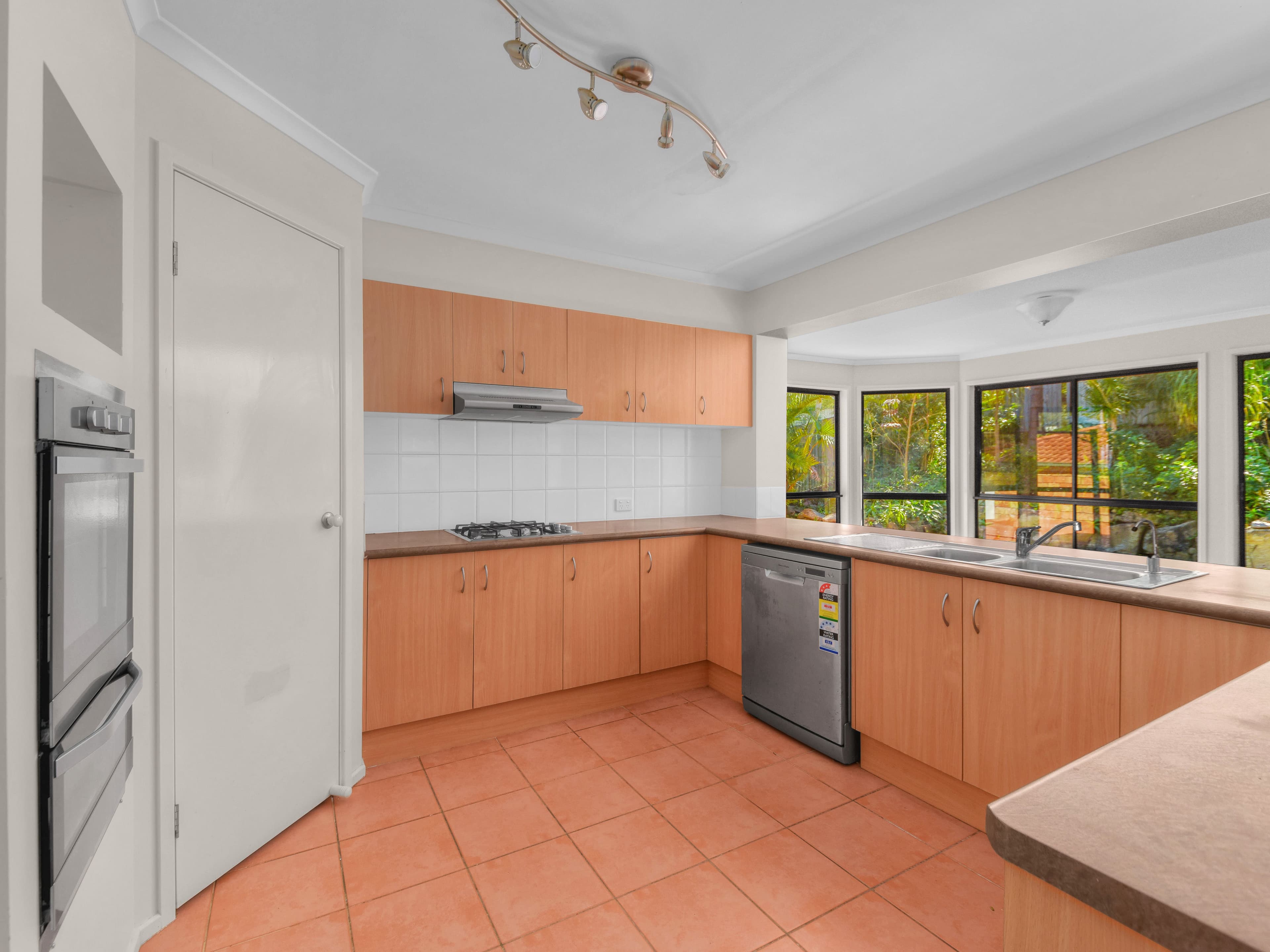 32 Parkway Place, Kenmore QLD 4069, Kenmore - Thumbnail 4