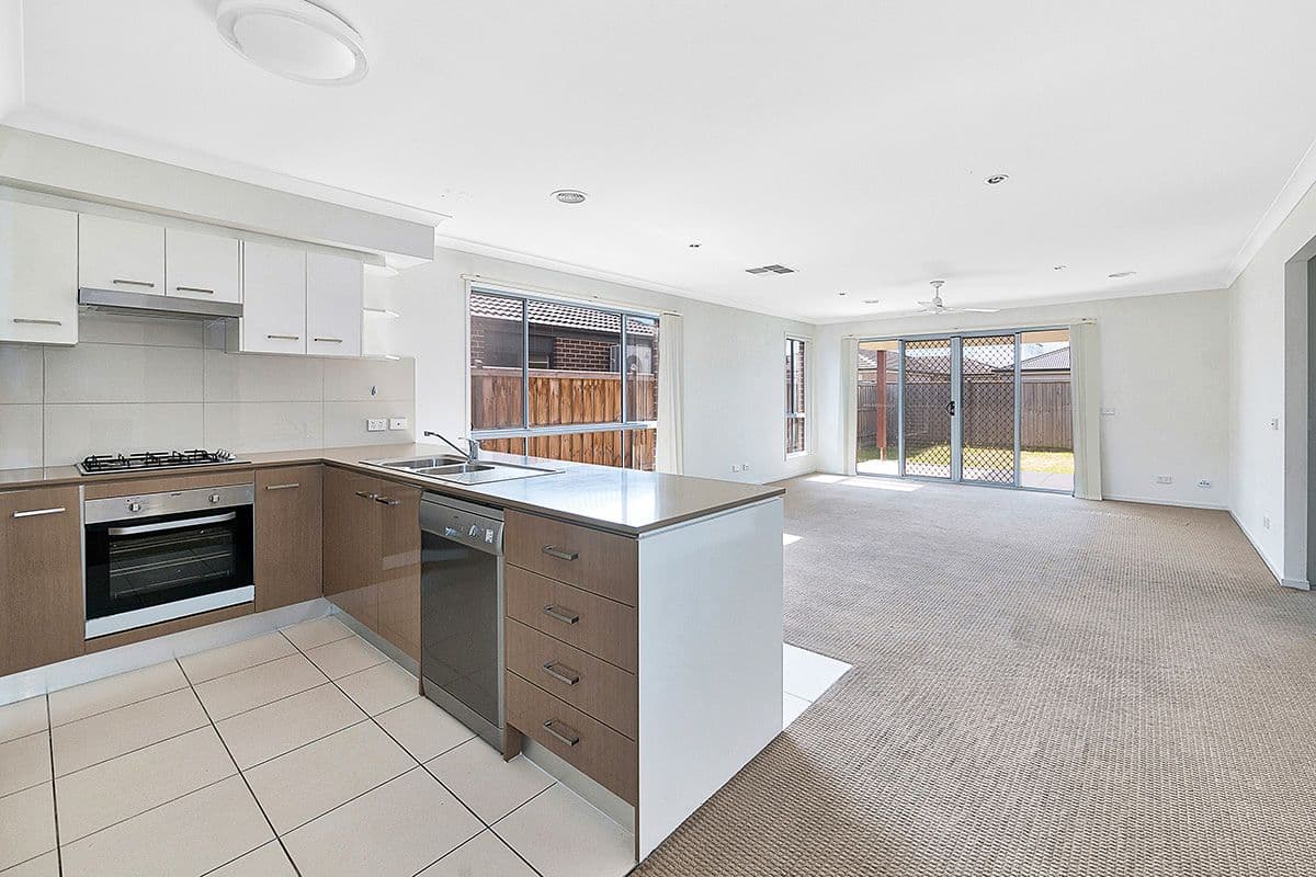 19 Naas Road, Clyde North VIC 3978, Clyde North - Thumbnail 5