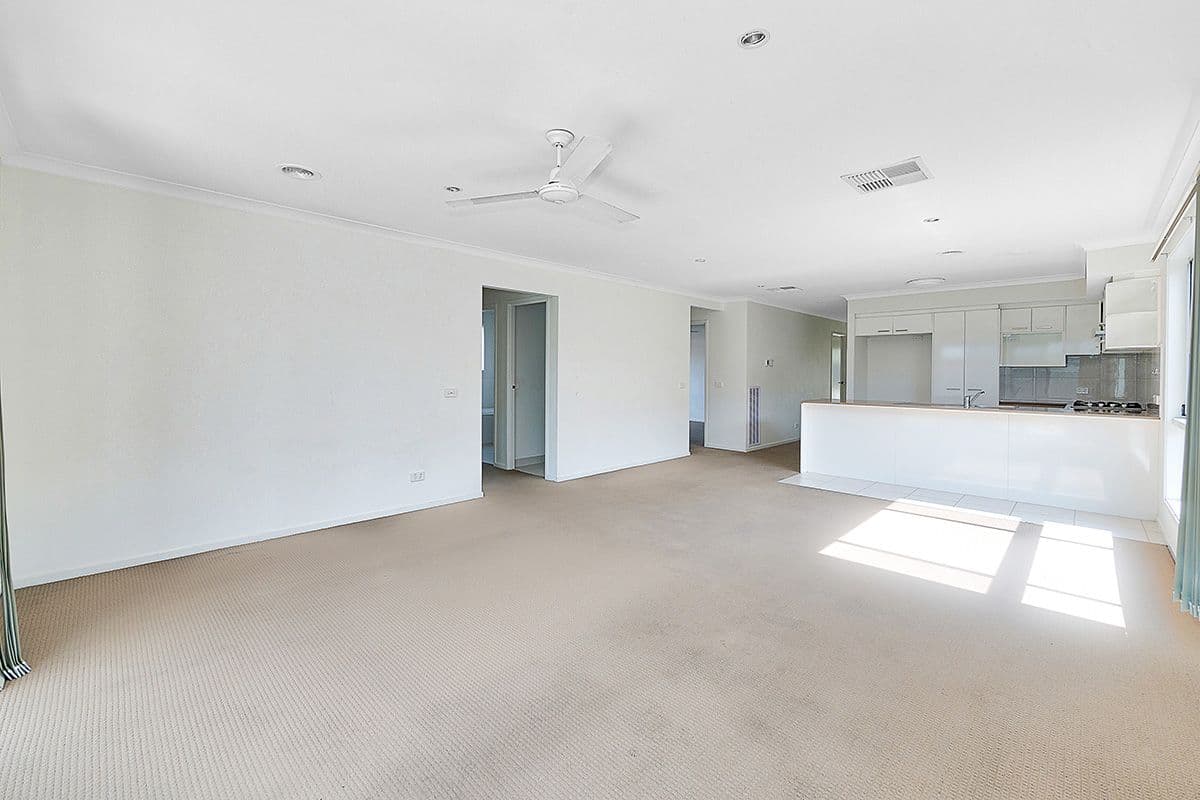 19 Naas Road, Clyde North VIC 3978, Clyde North - Thumbnail 7