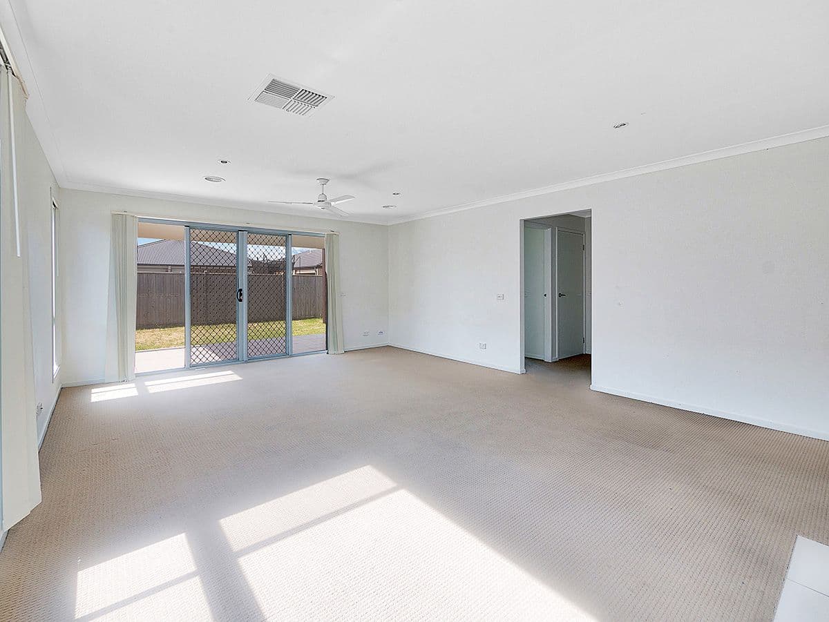 19 Naas Road, Clyde North VIC 3978, Clyde North - Thumbnail 8