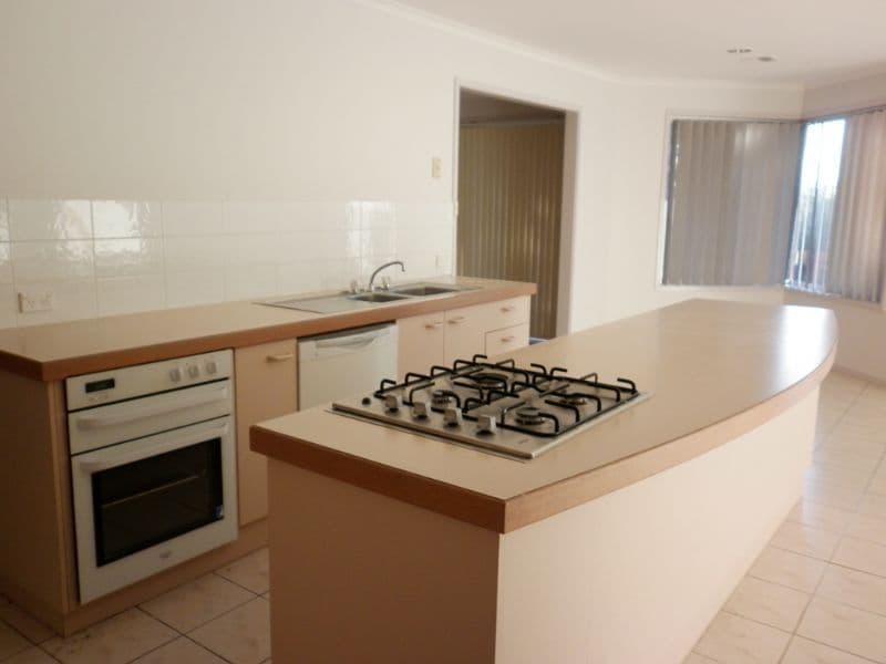 2 Furlong Road, QUEANBEYAN NSW 2620, Queanbeyan West - Thumbnail 5