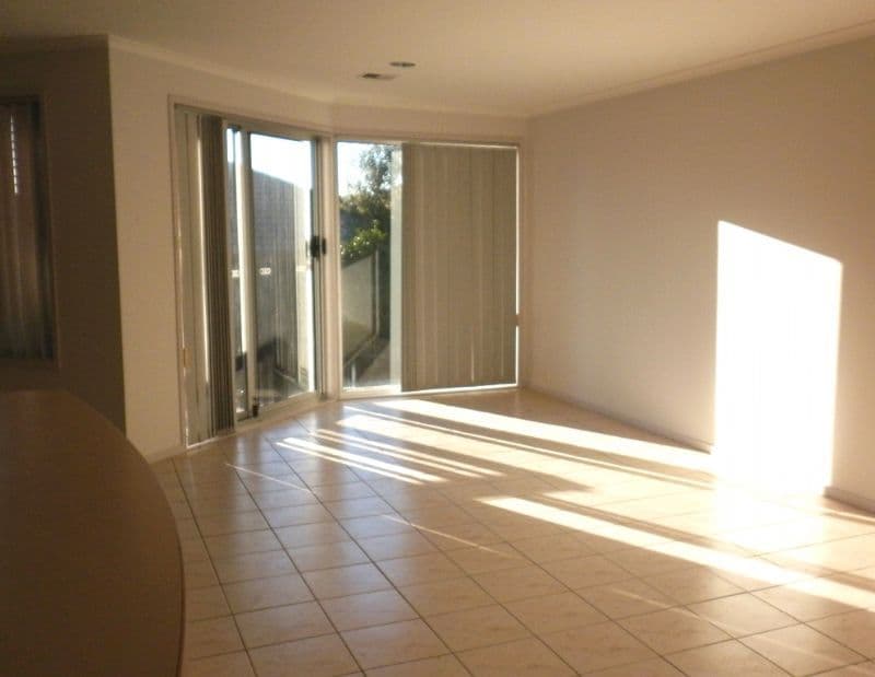 2 Furlong Road, QUEANBEYAN NSW 2620, Queanbeyan West - Thumbnail 7