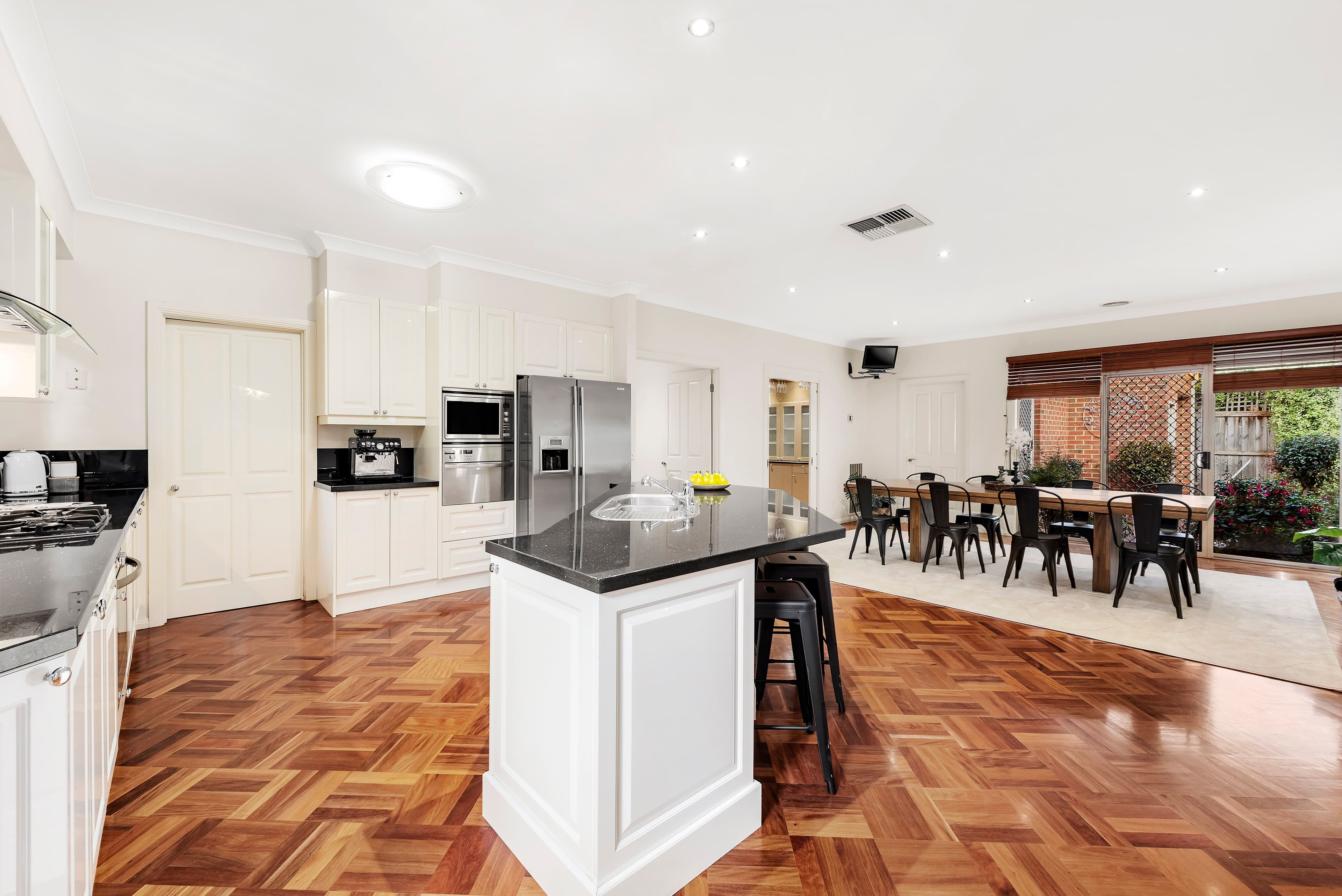 33 Helmsley Avenue, Lysterfield VIC 3156, Lysterfield - Thumbnail 3