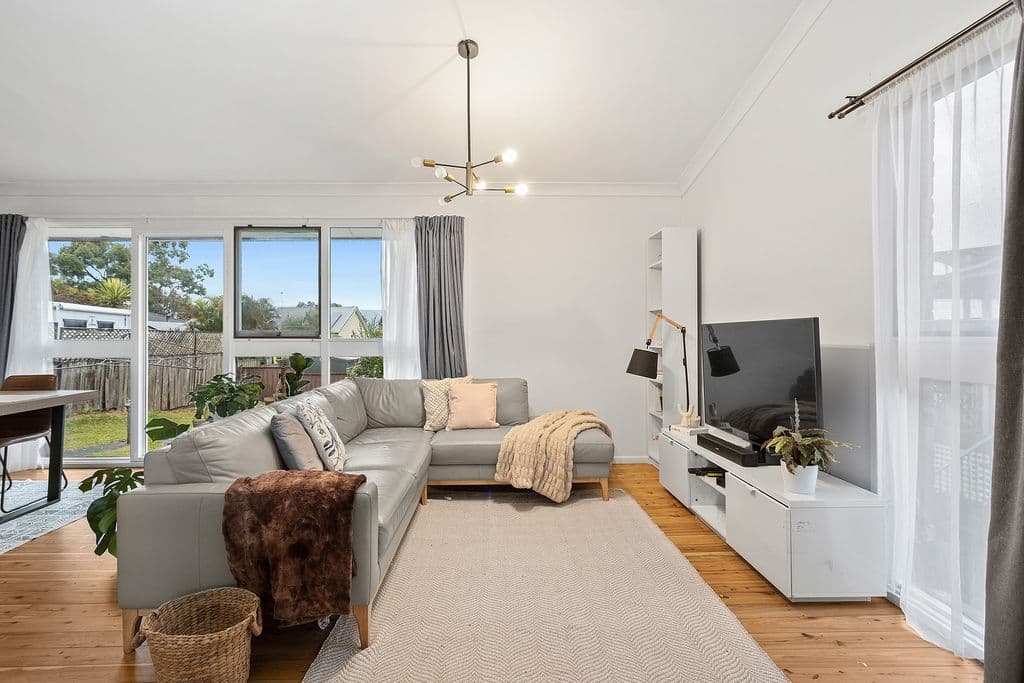 6 Shiral Avenue, Kanahooka - Image 1