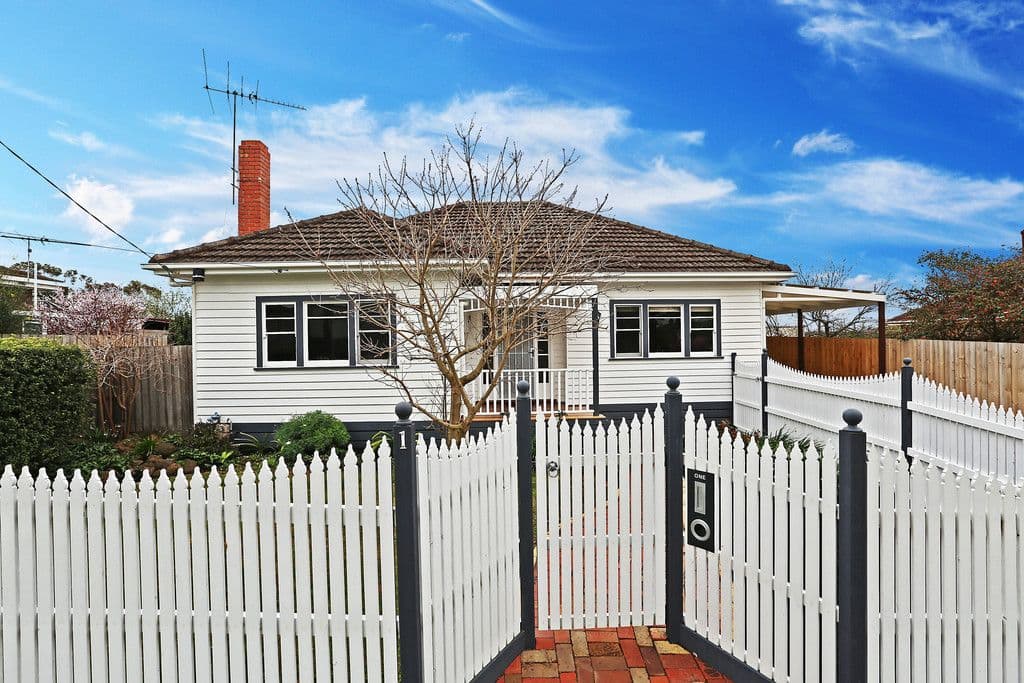1 Batman Close, Belmont VIC 3216, Belmont - Thumbnail 2