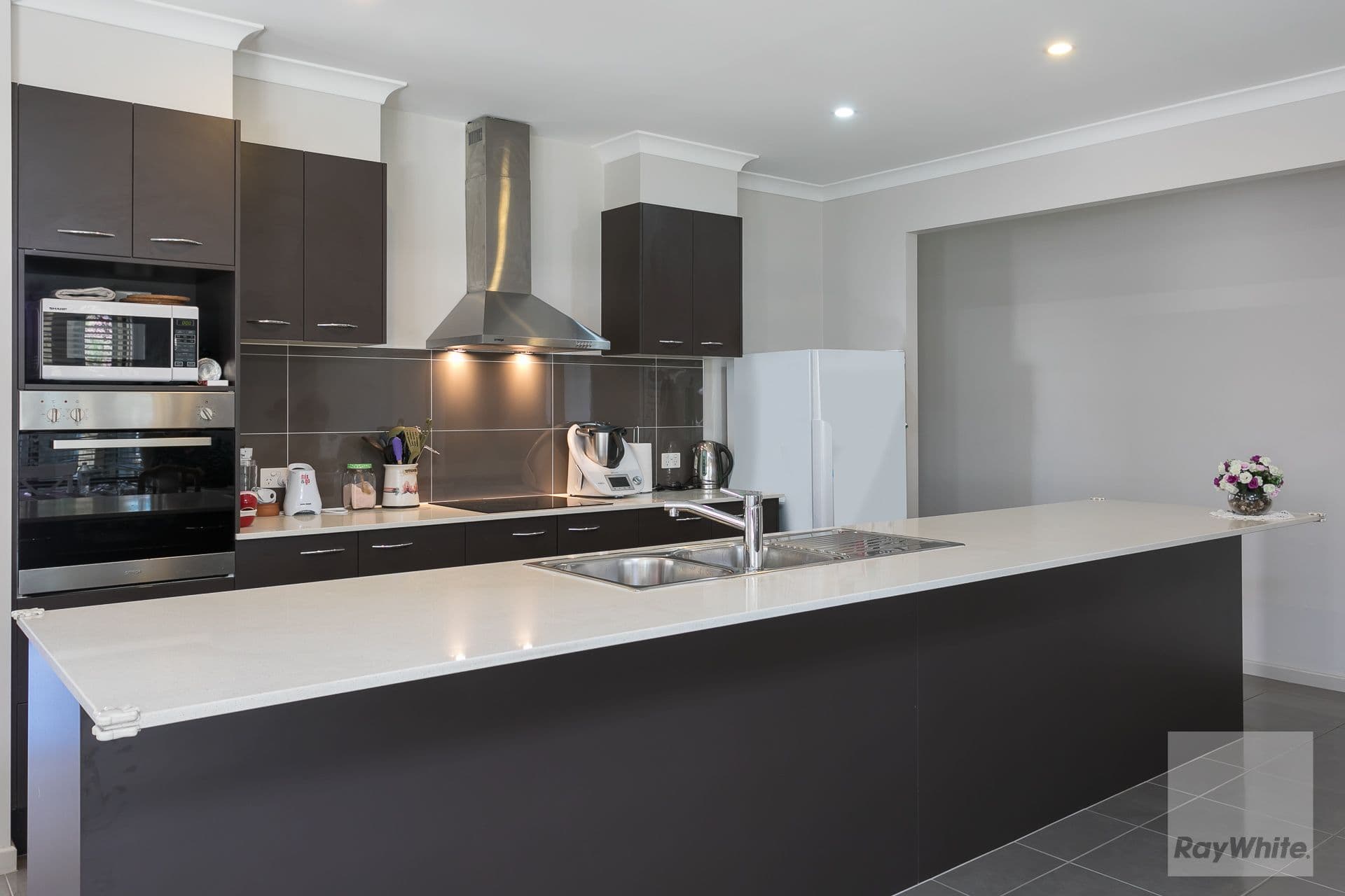 81 Benfer Road, Victoria Point QLD 4165, Victoria Point - Thumbnail 3