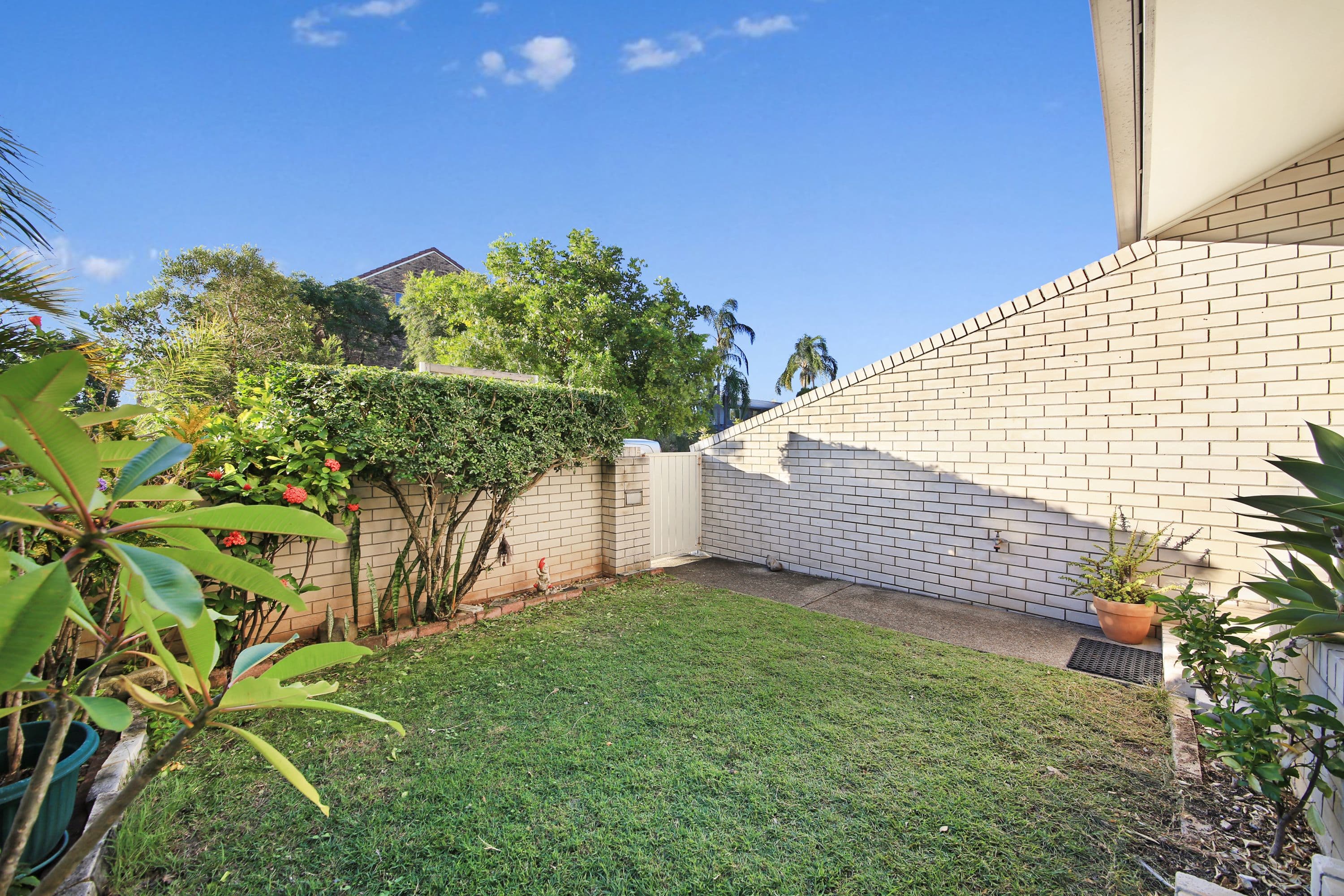 52 Bordeaux Parade, Mermaid Waters QLD 4218, Mermaid Waters - Thumbnail 3