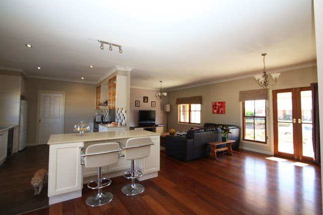 7 McCusker Drive, BUNGENDORE NSW 2621, Bungendore - Thumbnail 2