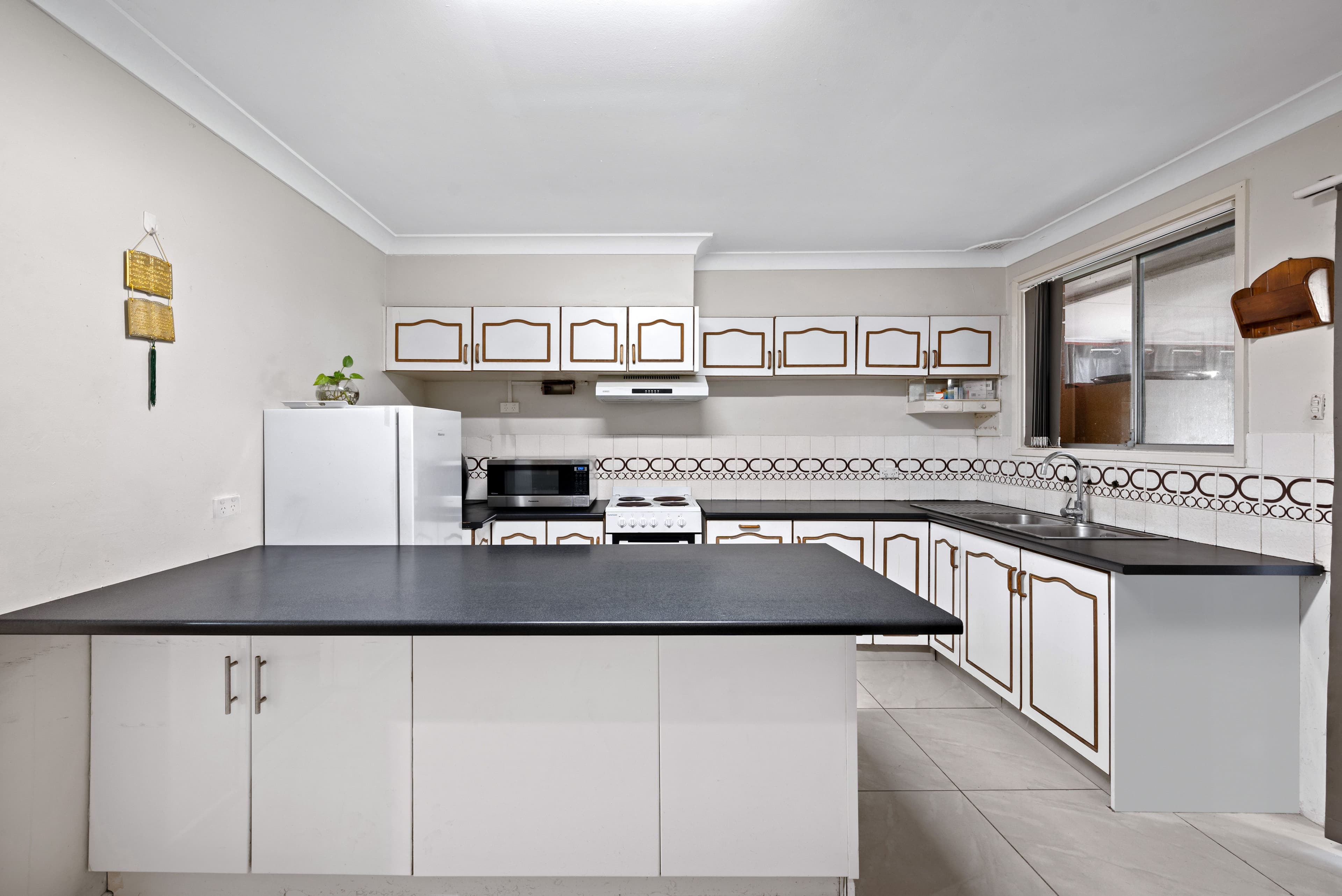 18 Alexander Crescent, Macquarie Fields NSW 2564, Macquarie Fields - Thumbnail 2