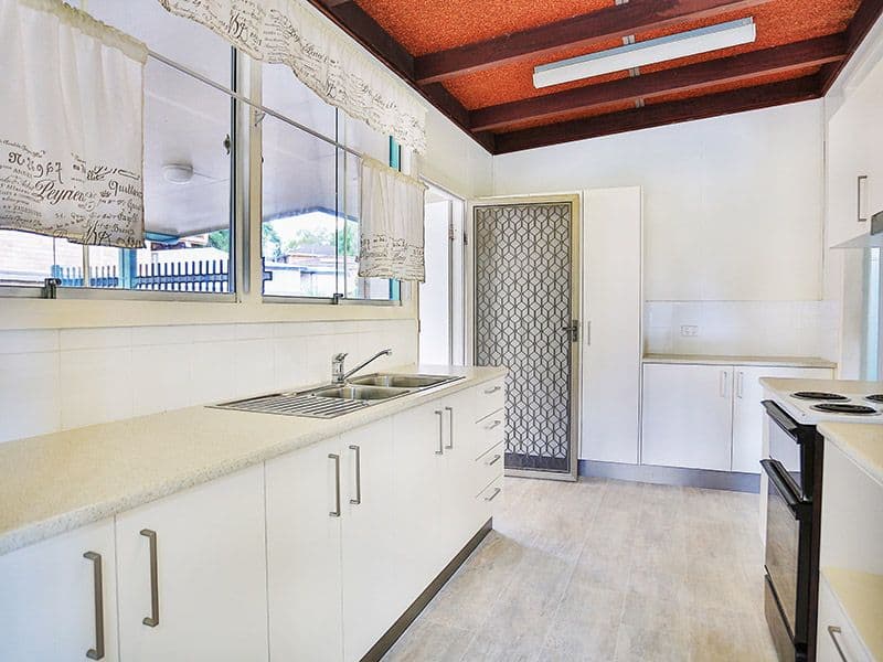 77 Illuta Avenue, Ferny Hills QLD 4055, Ferny Hills - Thumbnail 4